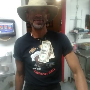 Meet your Posher, Bruce